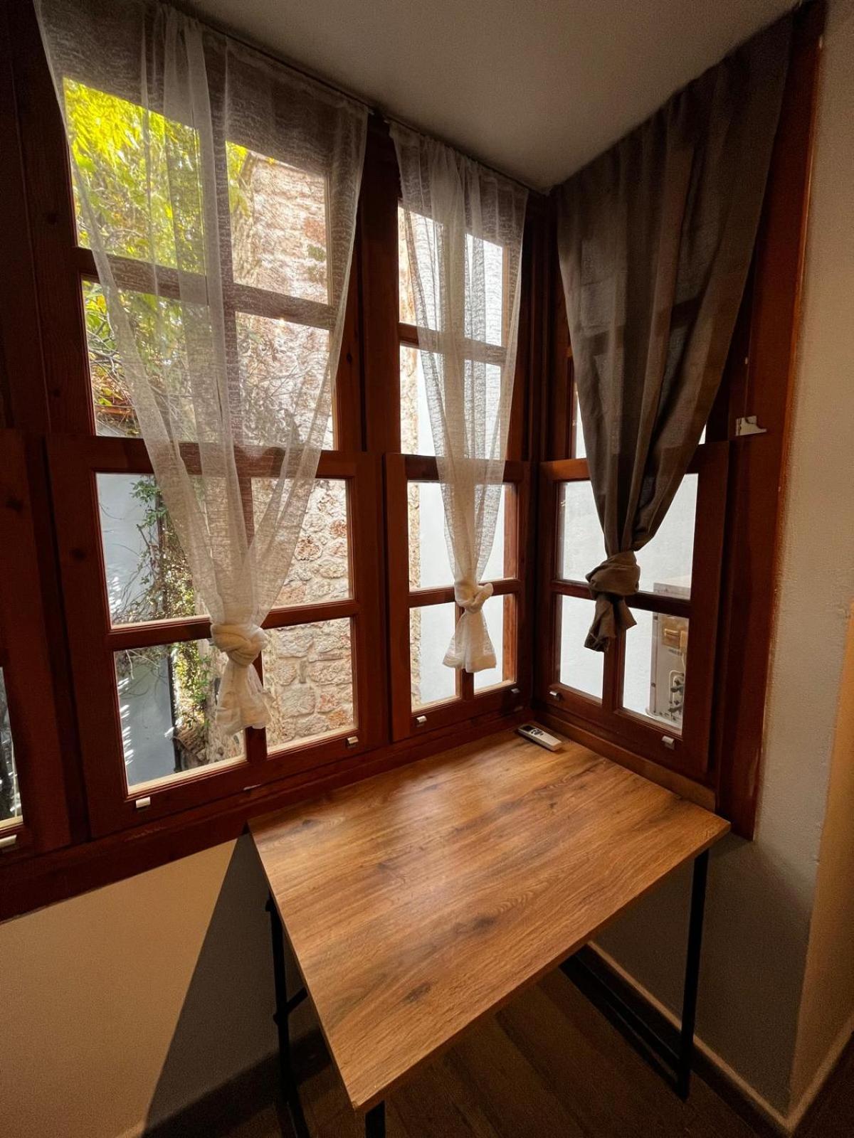 Kuyu Beergarden Hostel Αττάλεια Εξωτερικό φωτογραφία