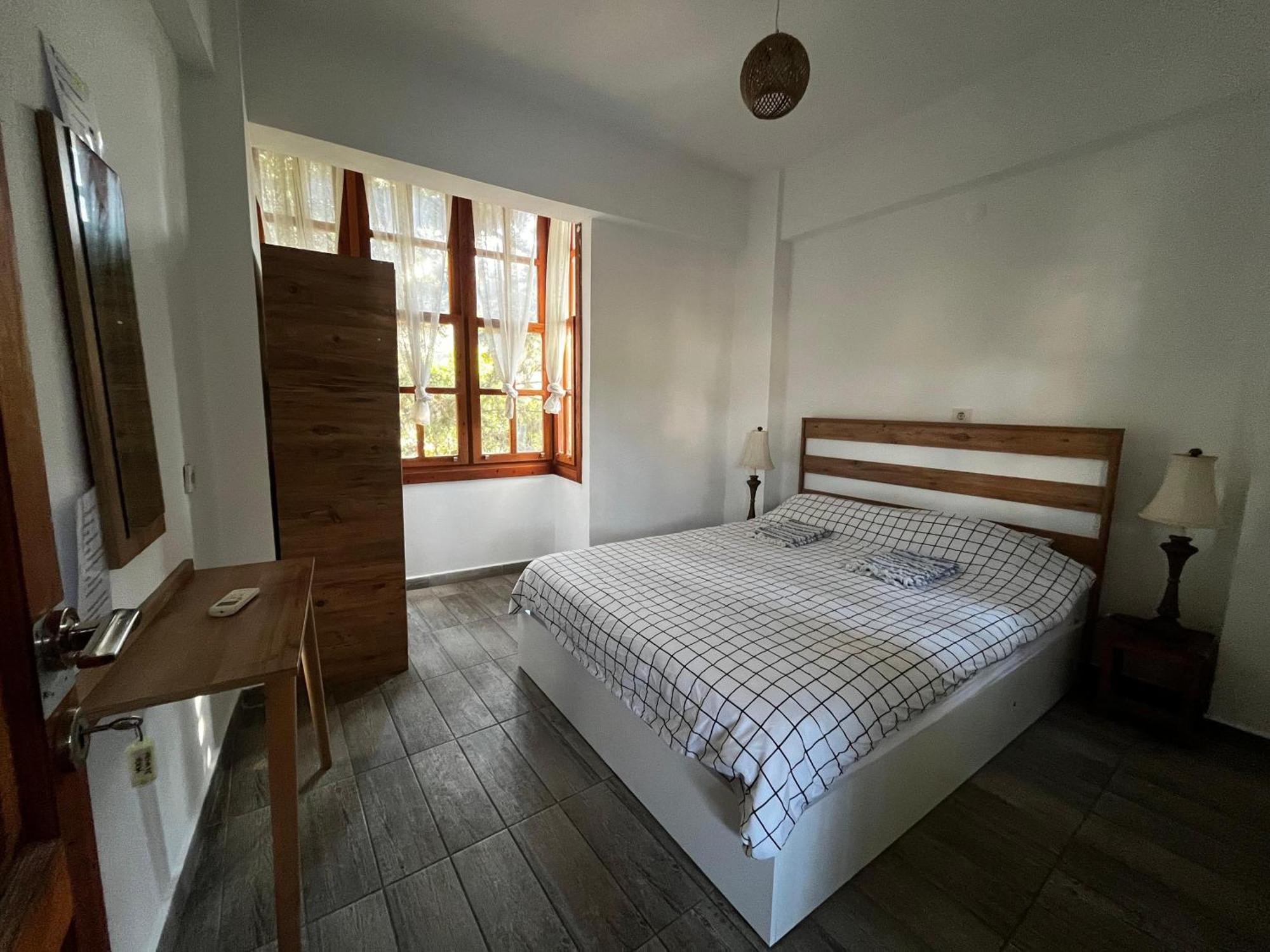 Kuyu Beergarden Hostel Αττάλεια Εξωτερικό φωτογραφία