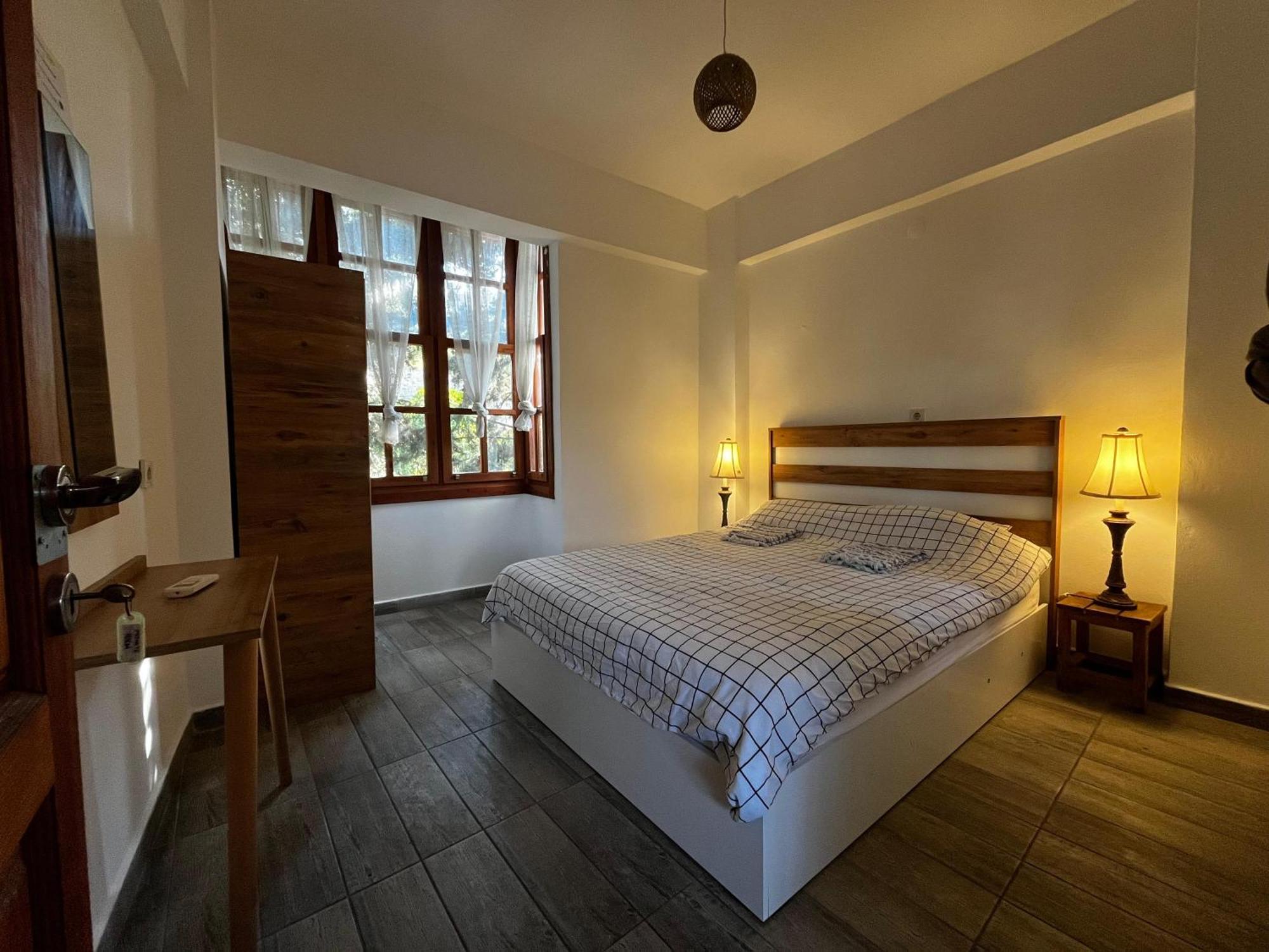 Kuyu Beergarden Hostel Αττάλεια Εξωτερικό φωτογραφία