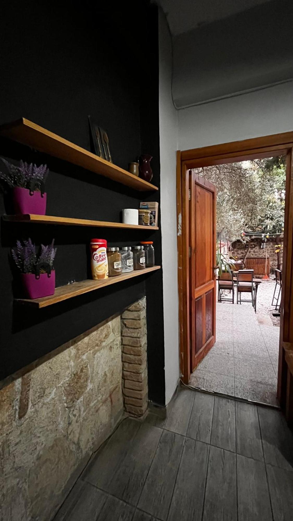 Kuyu Beergarden Hostel Αττάλεια Εξωτερικό φωτογραφία
