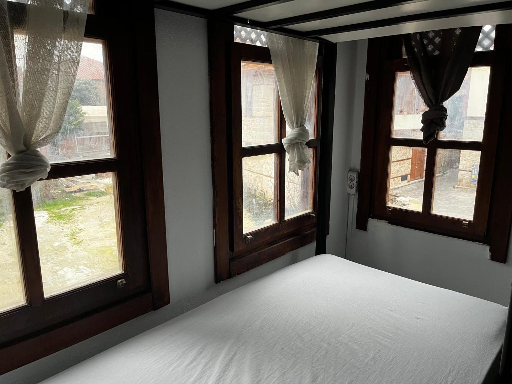 Kuyu Beergarden Hostel Αττάλεια Εξωτερικό φωτογραφία
