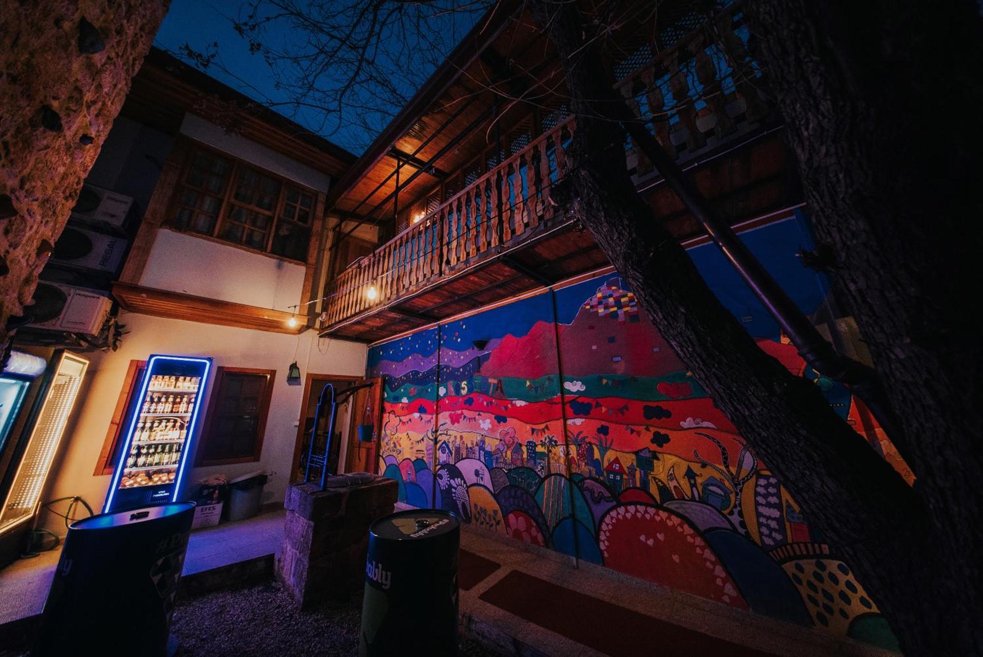 Kuyu Beergarden Hostel Αττάλεια Εξωτερικό φωτογραφία