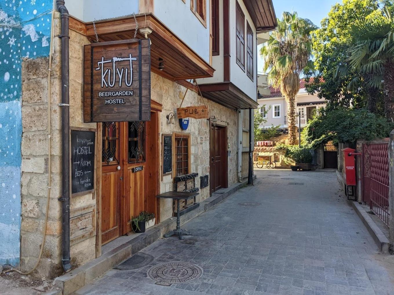 Kuyu Beergarden Hostel Αττάλεια Εξωτερικό φωτογραφία